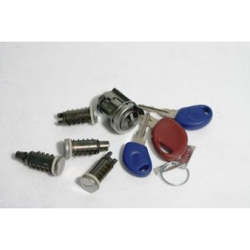 SET ΚΛΕΙΔΑΡΙΑΣ  60106  FIAT CINQUECENTO 09/1997->. 1 ΚΛΕΙΔΑΡΙΑ ΕΚΚΙΝΙΣΗΣ , 2 ΚΛΕΙΔΑΡΙΕΣ ΠΟΡΤΑΣ, 1 ΚΛΕΙΔΑΡΙΑ ΠΙΣΩ ΠΟΡΤΑΣ(πορτ-μπαγκαζ), 1 ΚΛΕΙΔΑΡΙΑ ΤΑΠΑΣ ΡΕΖΕΡΒΟΥΑΡ, 2 ΚΛΕΙΔΑΡΙΕΣ ΣΥΝΕΡΓΕΙΟΥ, 1 ΚΥΡΙΟ ΚΛΕΙΔΙ. ΚΑΤΑΛΛΛΟ ΓΙΑ : FIAT 718210000. - 